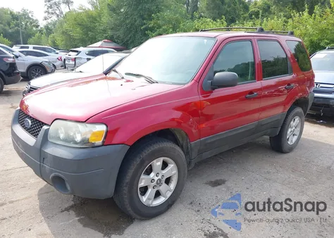 2005 Ford Escape Xlt z USA, uszkodzony, nr VIN 1FMYU93125KB84638